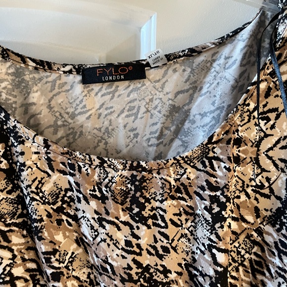 New top XL with gathered area - Picture 4 of 5